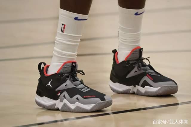 亚运男篮名单：曾凡博进队 周琦和李凯尔缺席